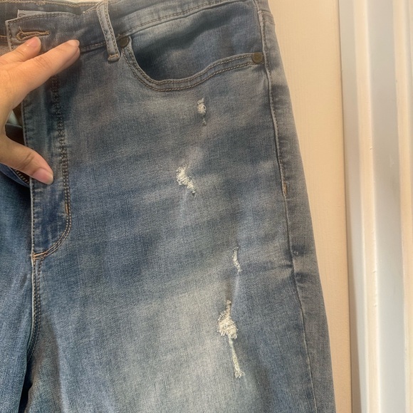 2 pairs of Sofia Vegara High-Waisted Jeans - Picture 14 of 15